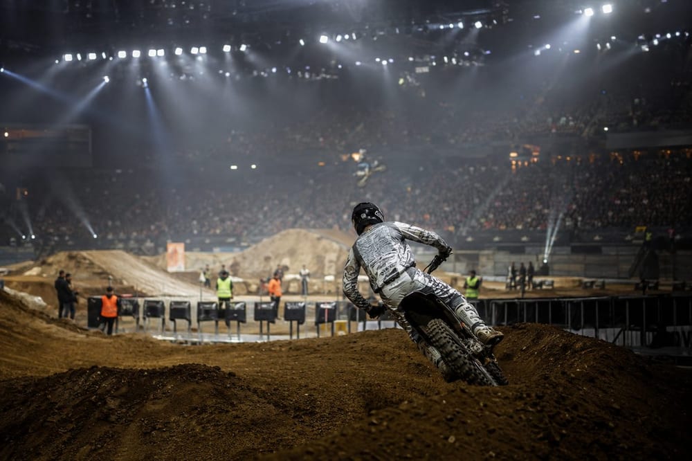 Programme Supercross Paris 2025 : horaires, courses, FMX et conseils de lecture